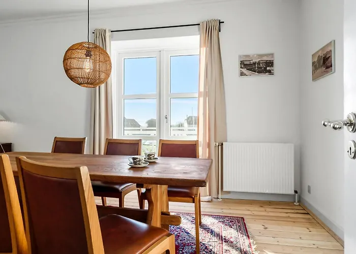 3 Bedroom Pet Friendly In *